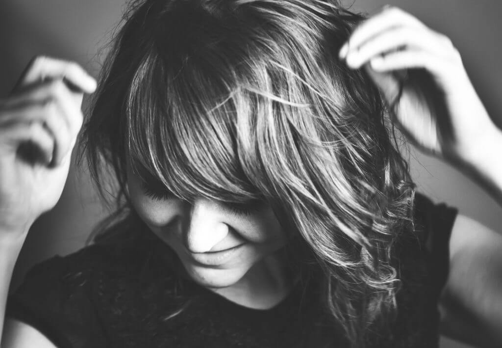 Portrait Fotoshooting in schwarz weiß in Bewegung | Portrait Fotograf Hannover Stefffa Fotografie