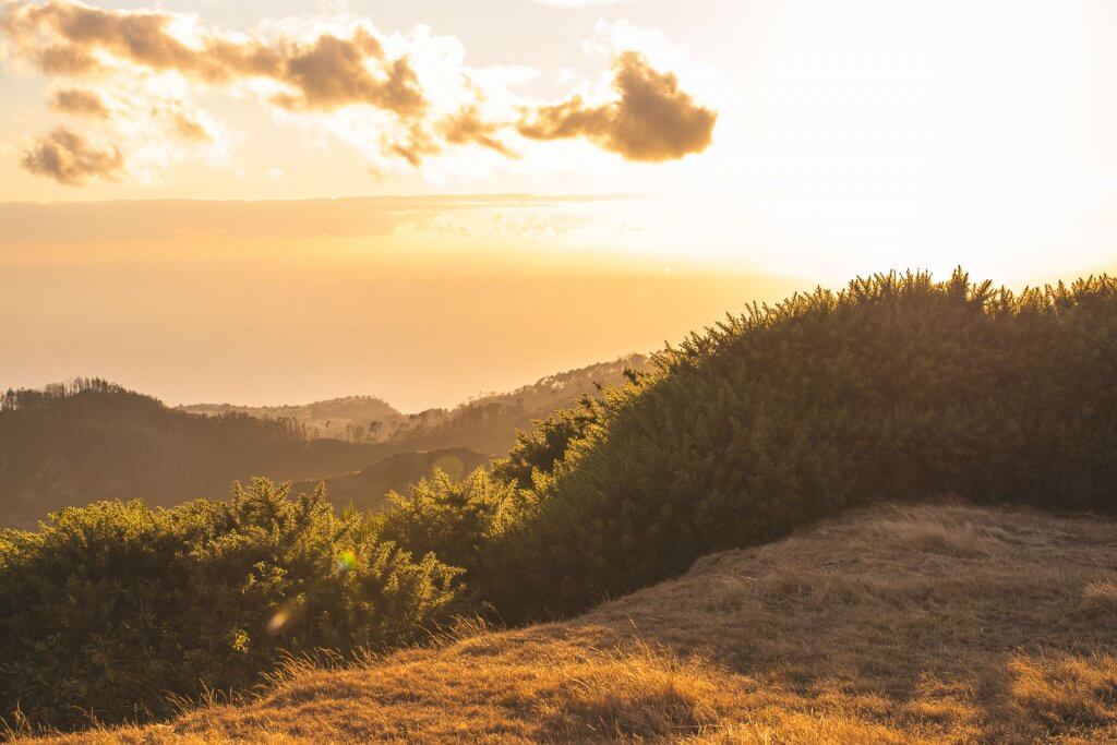 Sonnenuntergang in den Bergen auf Madeira