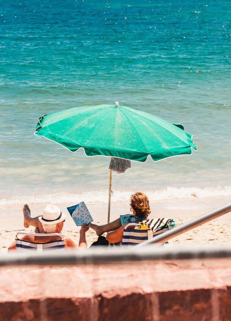 Paar am Strand in in Cannes