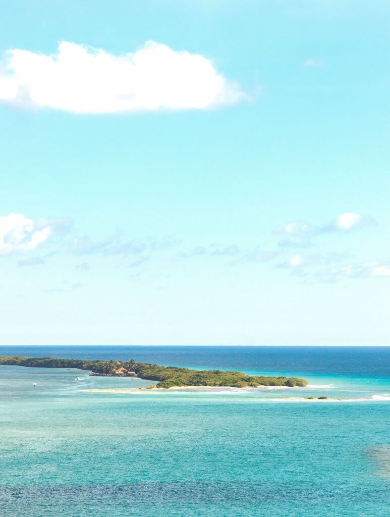 Meerblick auf Aruba in der Karibik