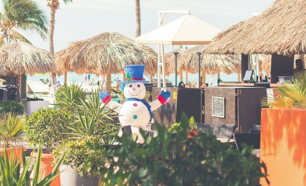 Schneemann am Strand auf Aruba in der Karibik