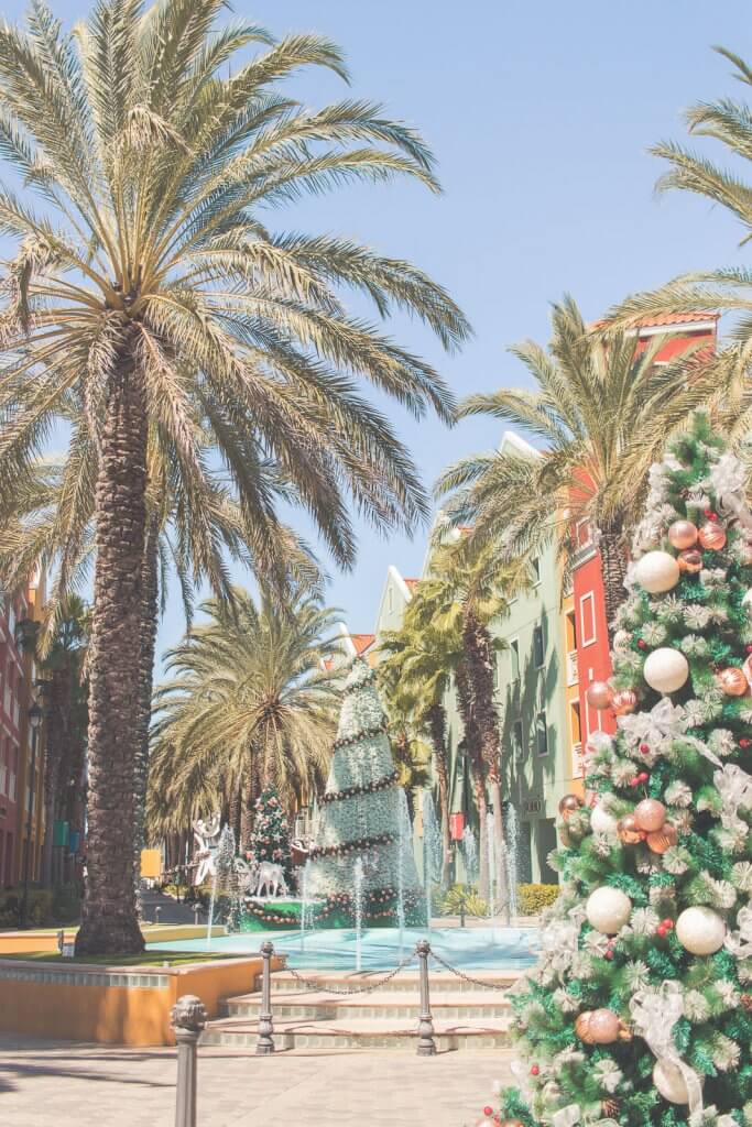 Weihnachtsdeko mit Palmen auf Curacao