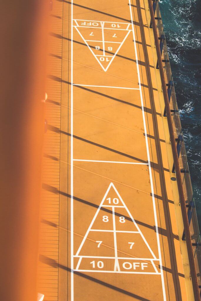 Shuffleboard auf Kreuzfahrtschiff