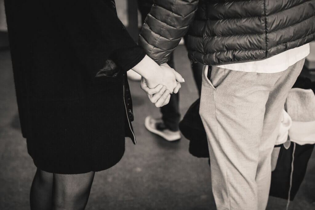 Paar hält Händchen | Couple Paar Fotoshooting Hannover Stefffa Fotografiein hannover händchenhaltend